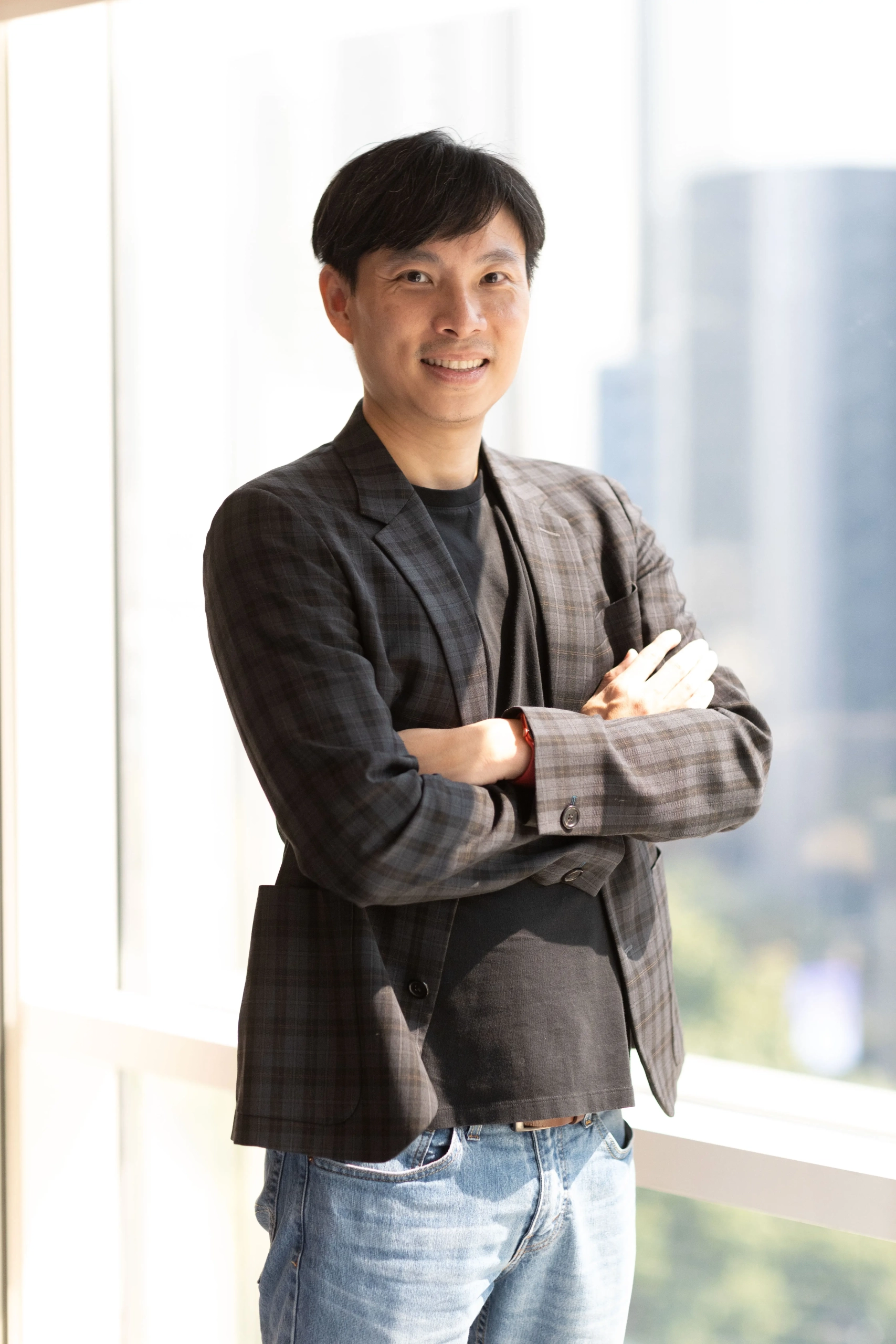 คุณสุรศักดิ์ เหลืองอุษากุล 
อุปนายกฝ่ายดิจิตอลของสมาคมการตลาดแห่งประเทศไทย
ผู้ก่อตั้งบริษัทและหัวหน้าทีมวางแผนและไอเดีย  
(Director of Planning & Ideas) บริษัท แบรนด์เบเกอร์ จำกัด