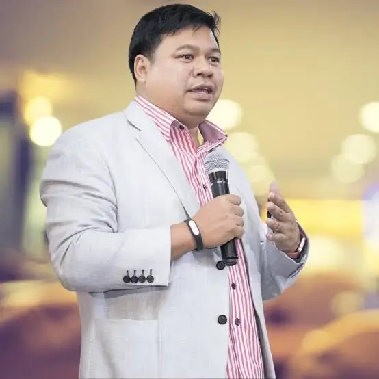 คุณชีพธรรม คำวิเศษณ์ วิทยากรหลักสูตร Fast AI